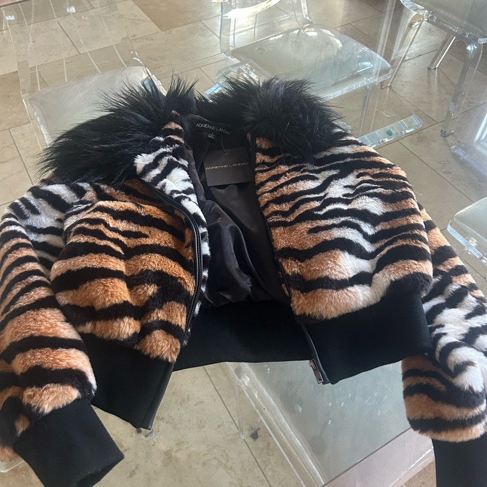 Adrienne Landau Tiger Print Teddy Jacket with Black Collar - Picture 4 of 4